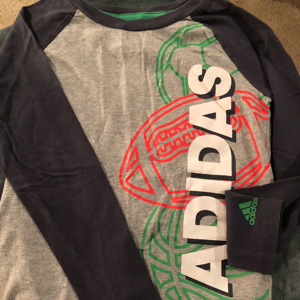 Adidas shirt-boys size 7-like new-no marks